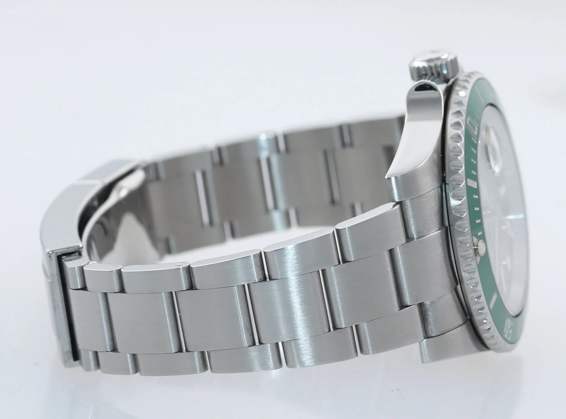 201 MINT Rolex Submariner Hulk 116610LV Green 40mm Ceramic Watch Box