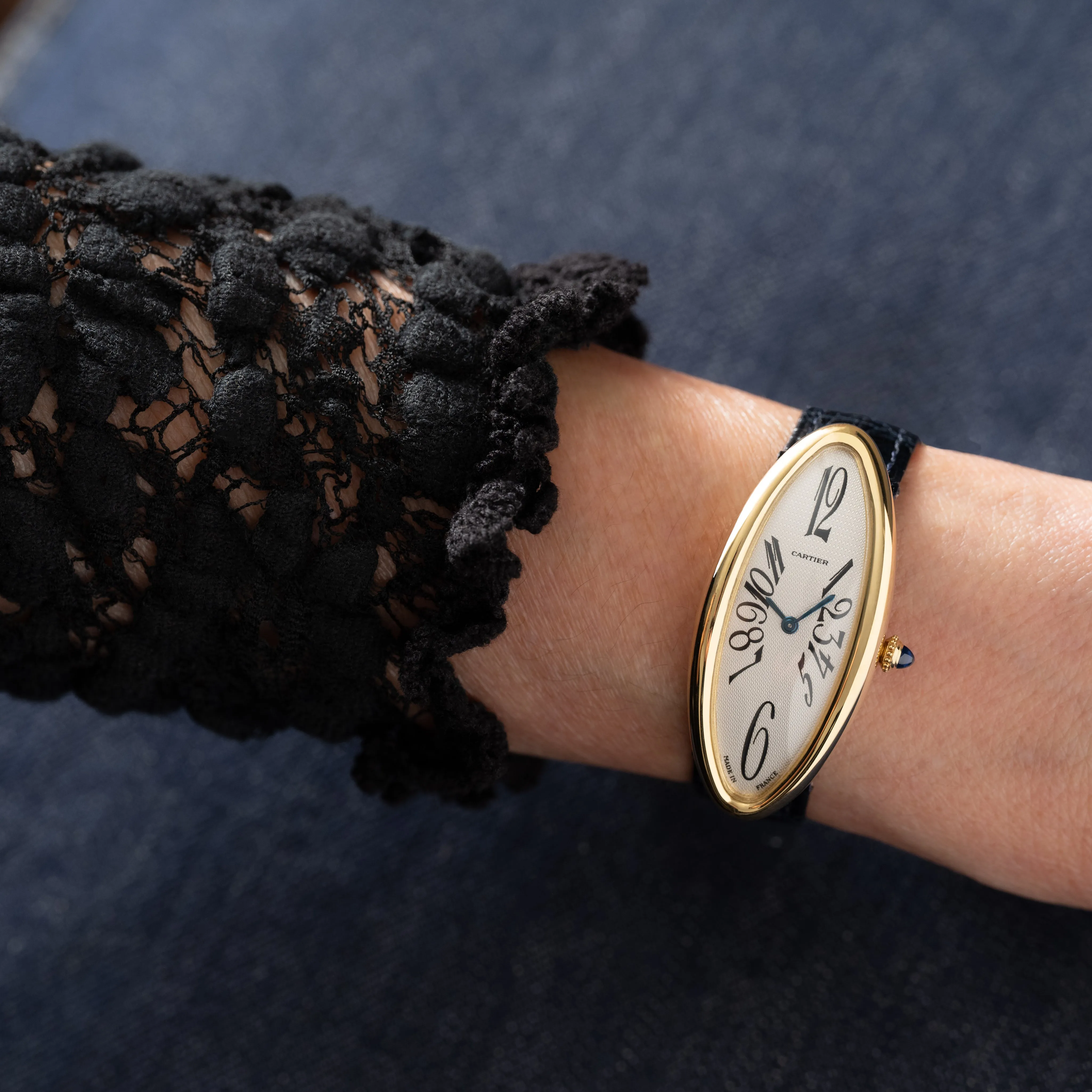 CARTIER BAIGNOIRE ALLONGÉE 18 KARAT MODEL W1534636