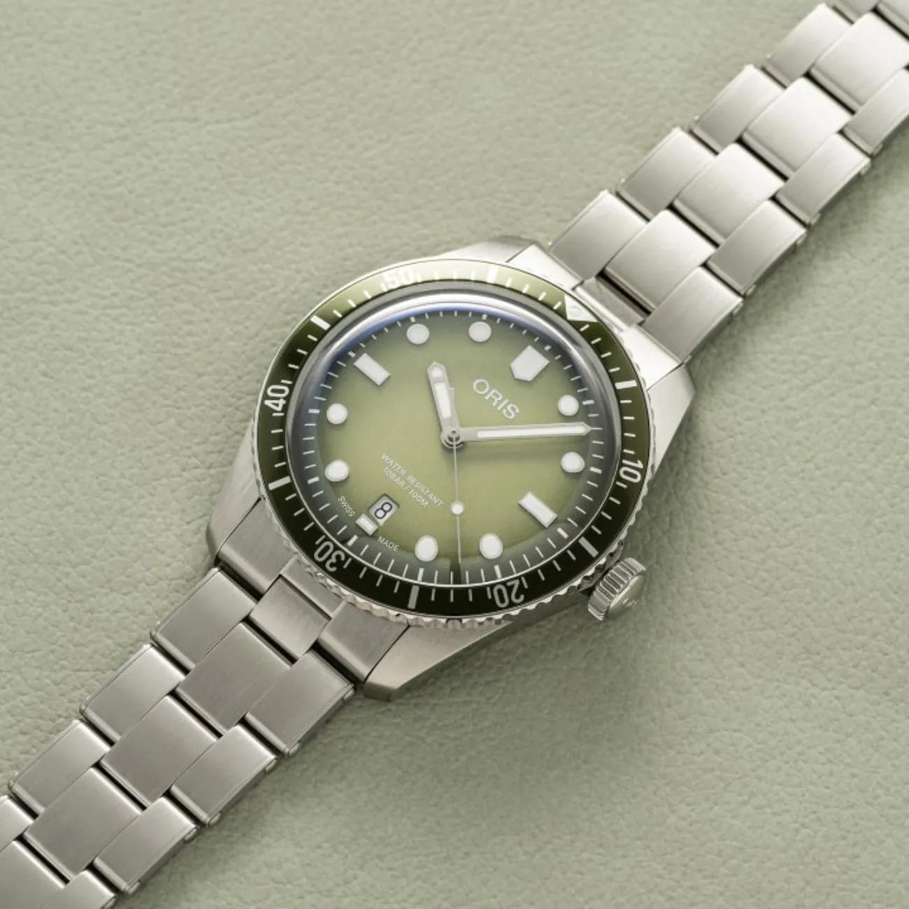 DIVERS SIXTY-FIVE DATE - GREEN
