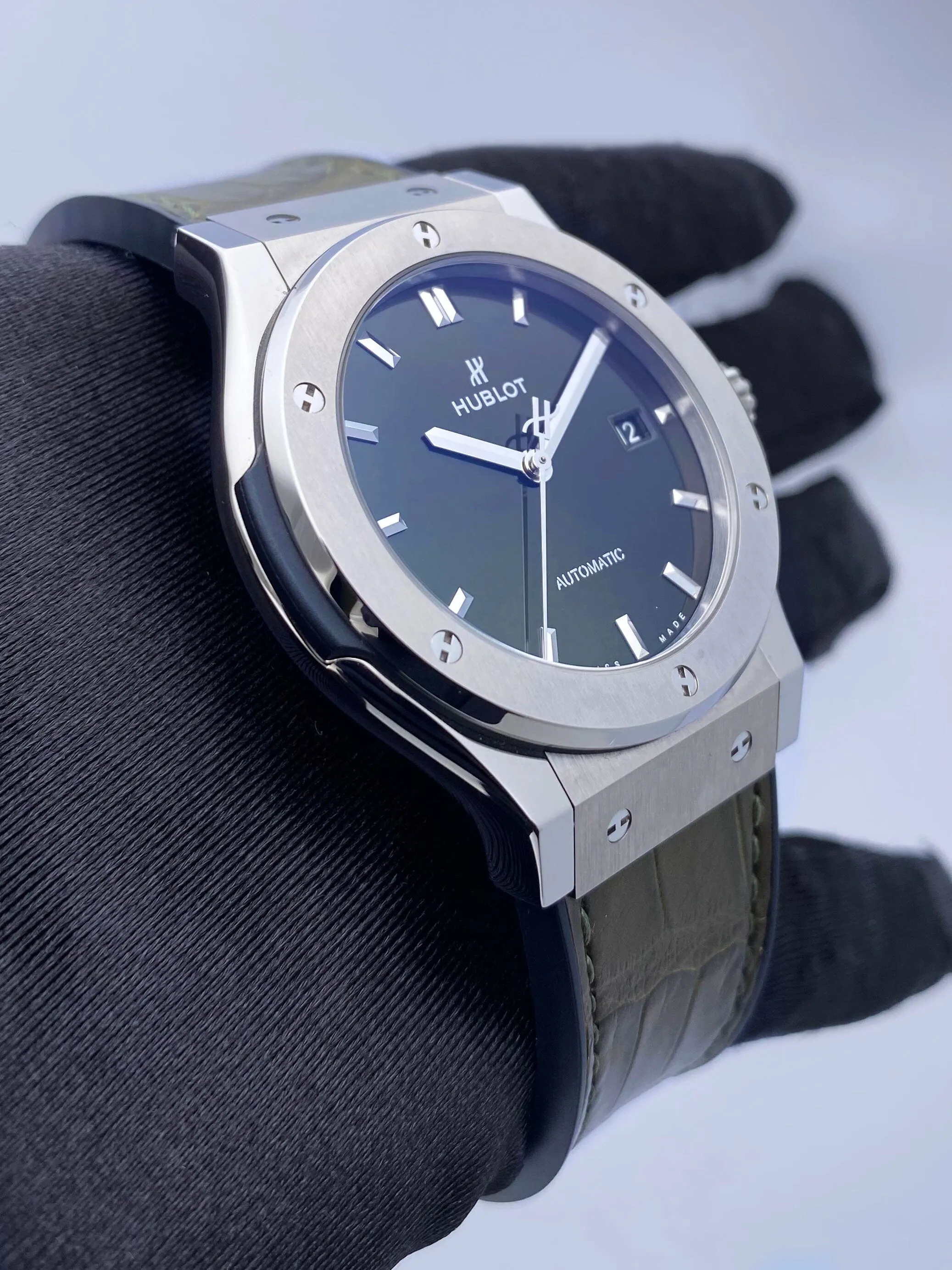 Hublot Classic Fusion 542.NX.8970.LR Green Dial Titanium Mens Watch Box Papers
