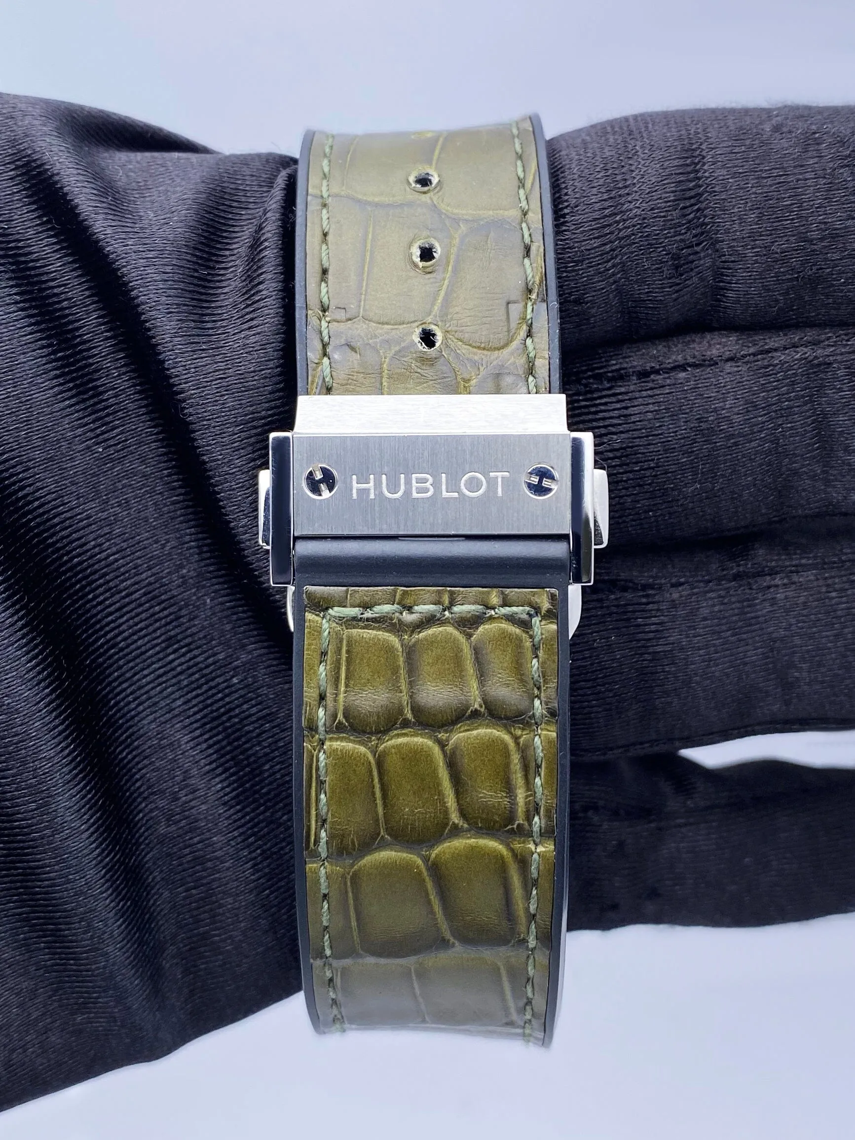 Hublot Classic Fusion 542.NX.8970.LR Green Dial Titanium Mens Watch Box Papers