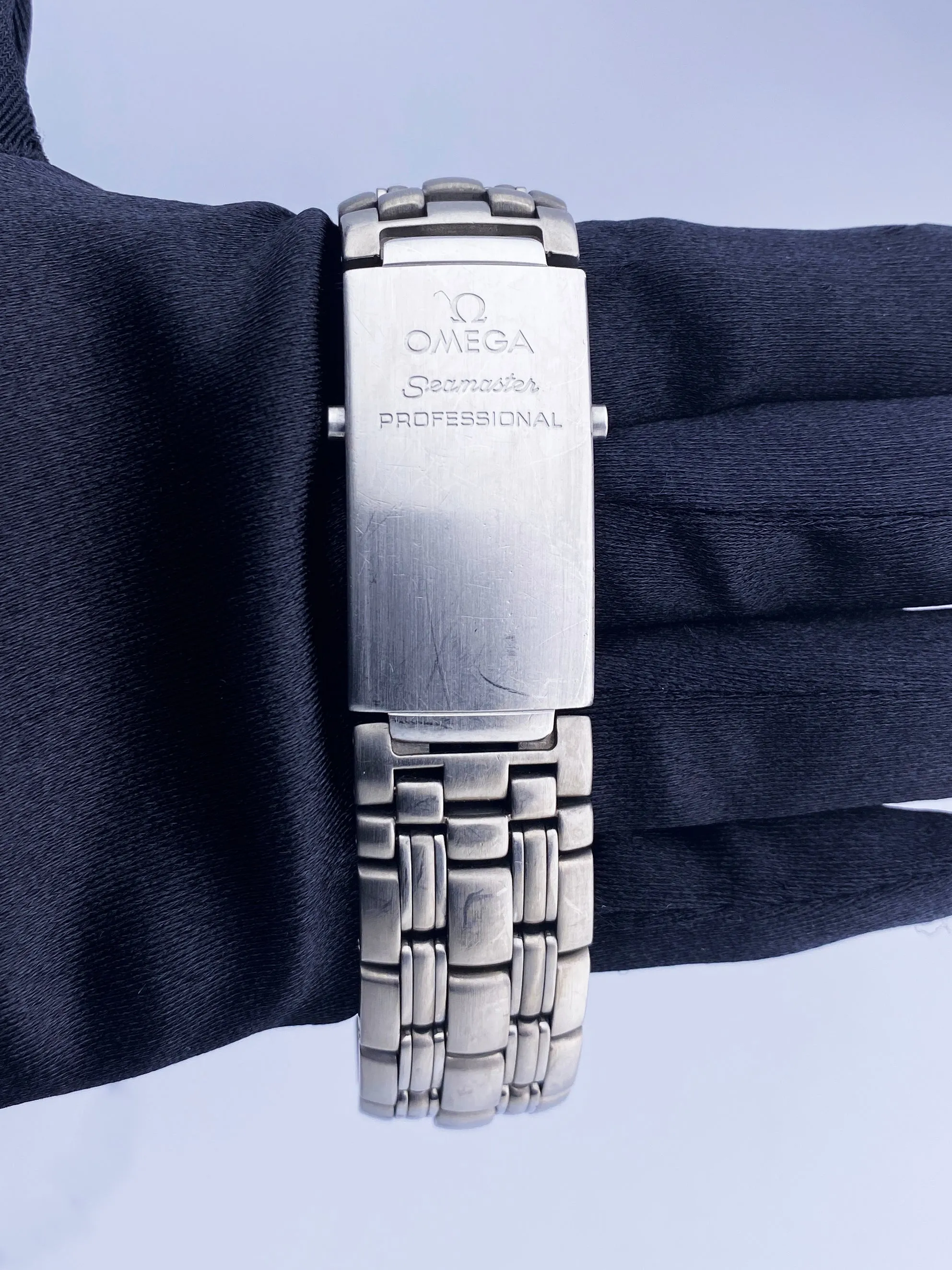 Omega Seamaster 2231.80.00 300M Chronometer Blue Dial Titanium Mens Watch