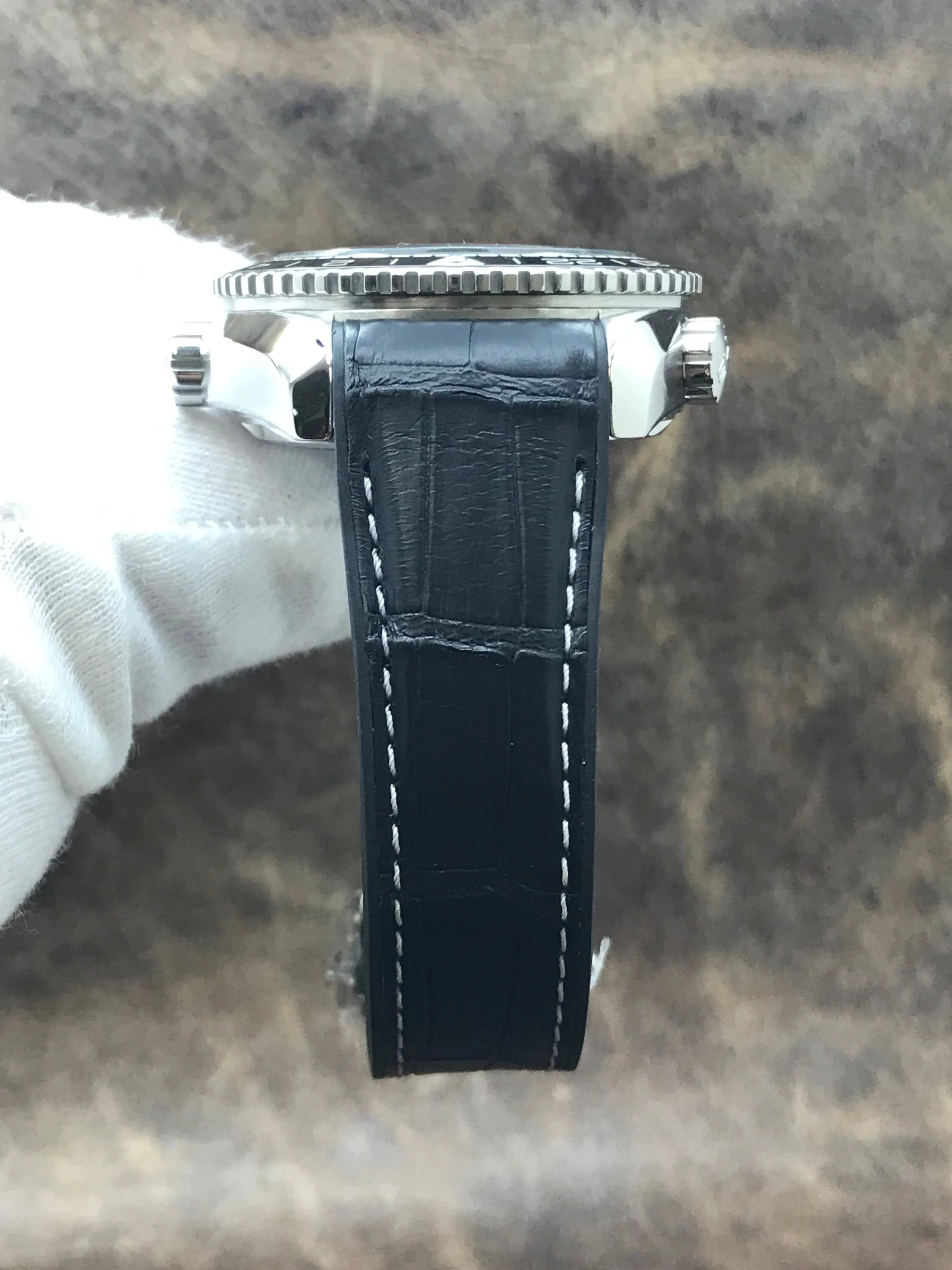 Omega Seamaster Planet Ocean GMT Oreo 215.33.44.22.01.001 Black Dial Automatic Men's Watch