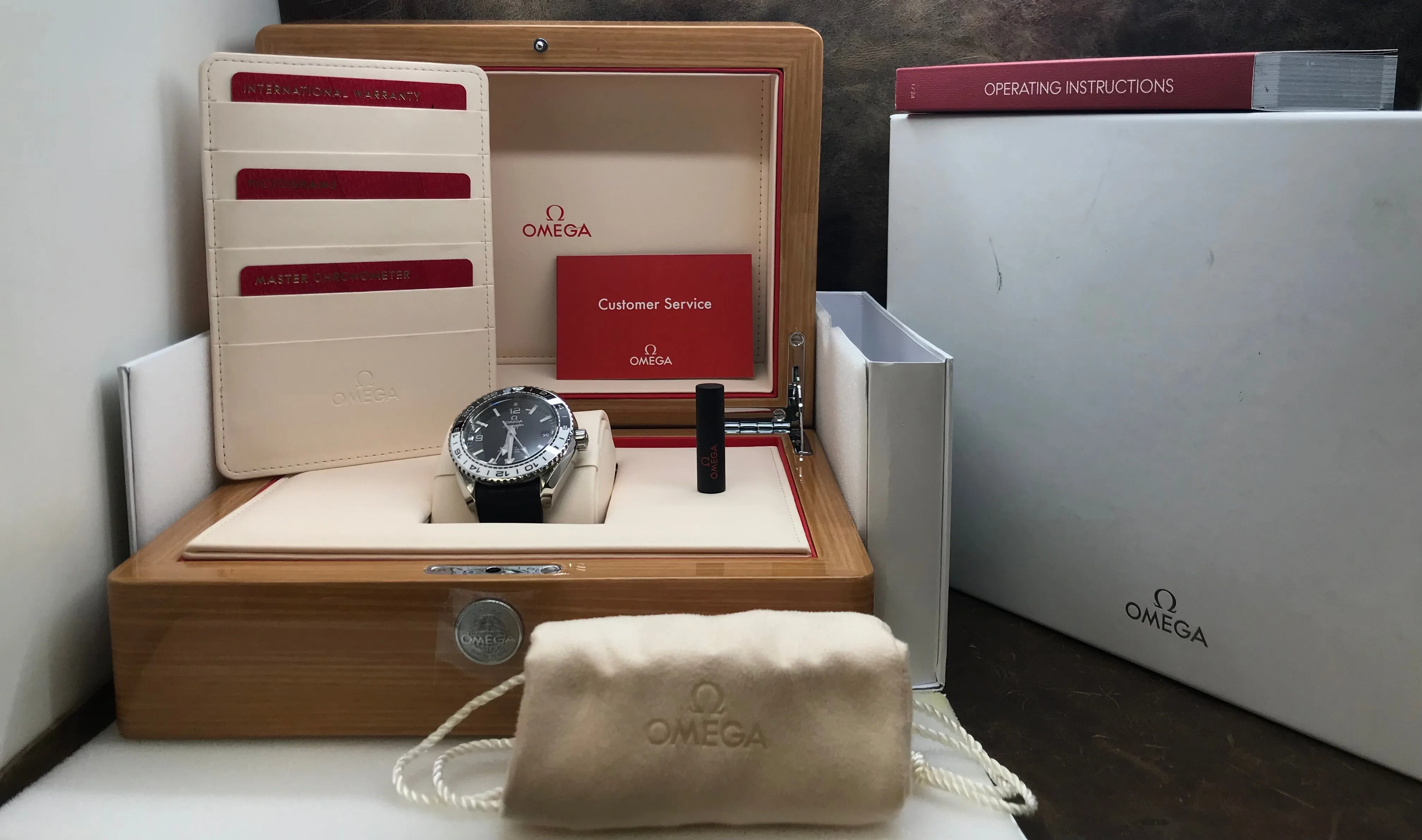 Omega Seamaster Planet Ocean GMT Oreo 215.33.44.22.01.001 Black Dial Automatic Men's Watch