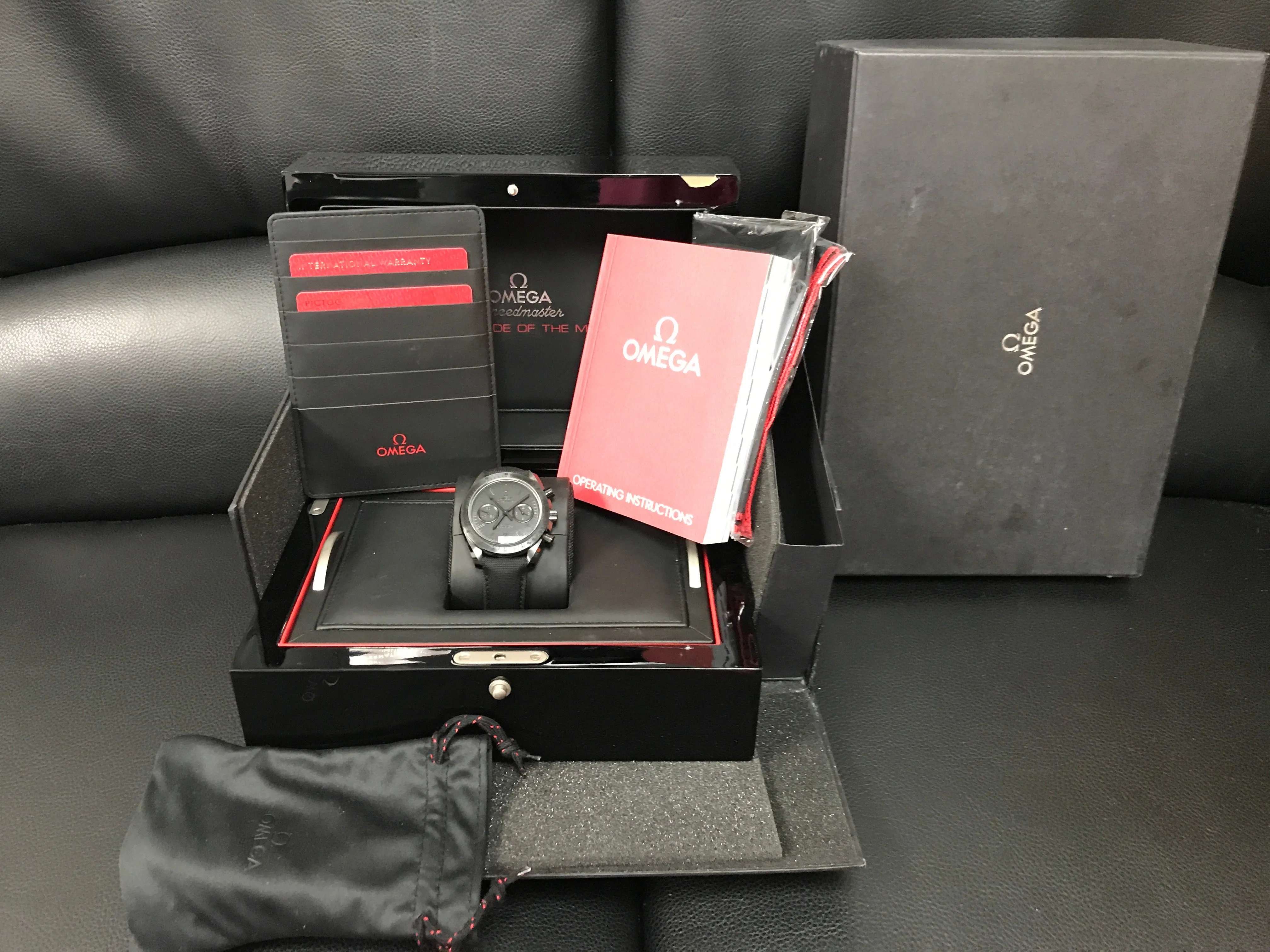 Omega Speedmaster DARK SIDE OF THE MOON Dark Side of the Moon Black 311.92.44.51.01.005 Black Dial Automatic Men's Watch