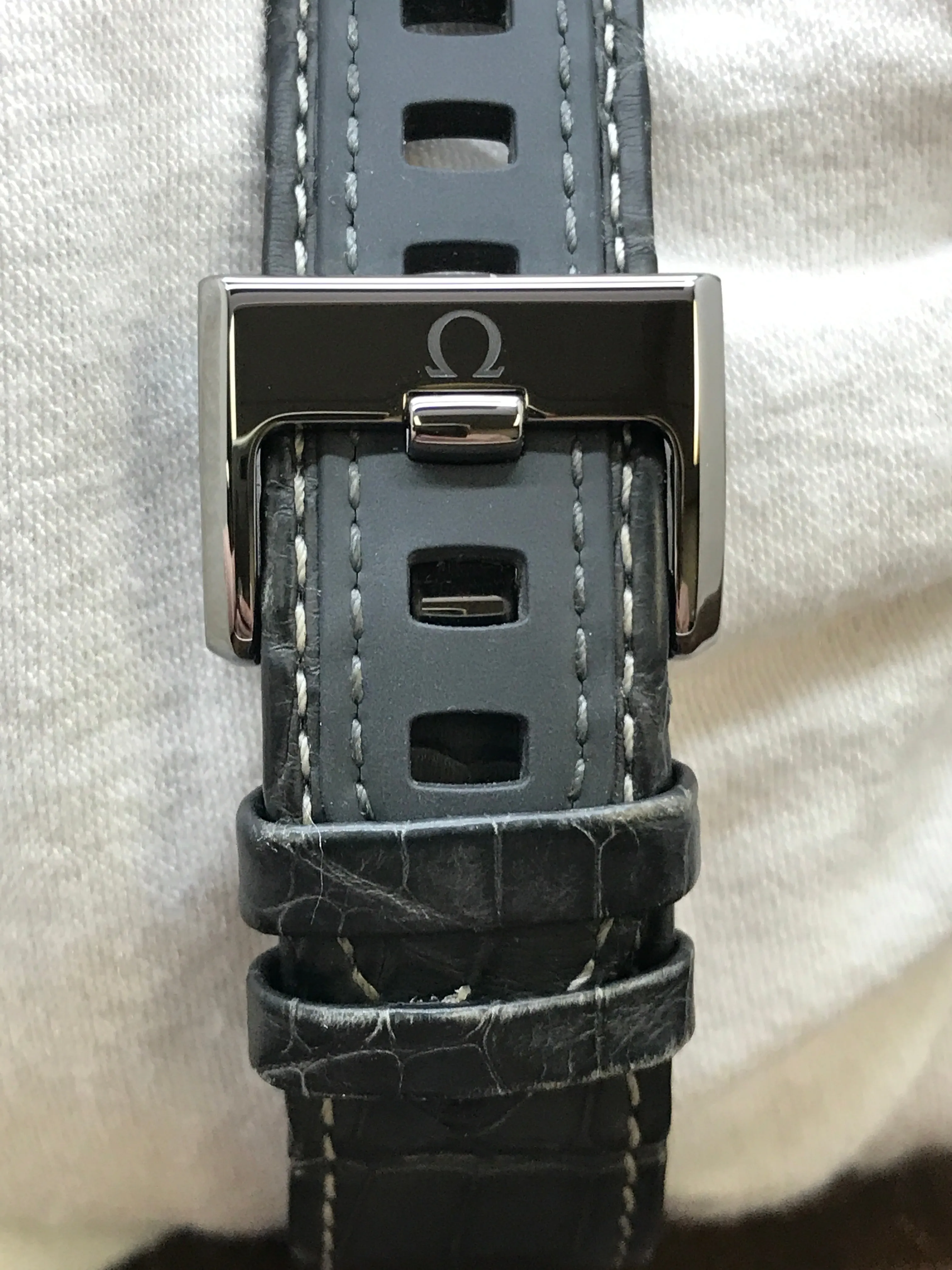 Omega Speedmaster Moonwatch Grey Side of the Moon 311.63.44.51.99.002 Meteorite Dial Automatic Men's Watch