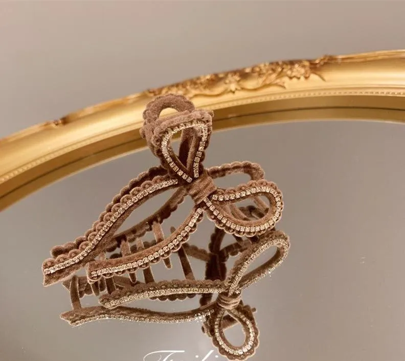 Pearl Bowknot Claw Clip