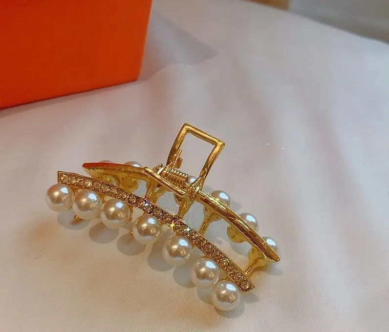 Pearl Flower Hair Claw Clip