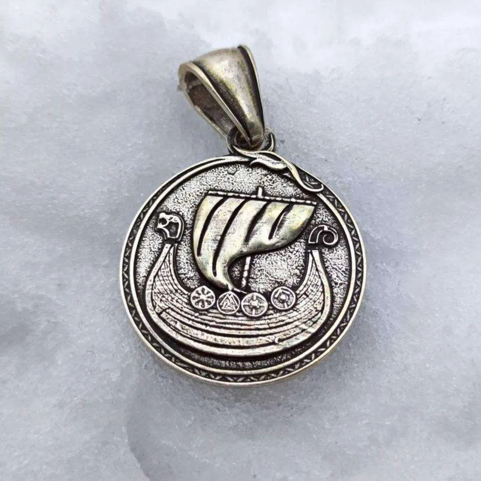 Vegvisir with viking long ship silver pendant